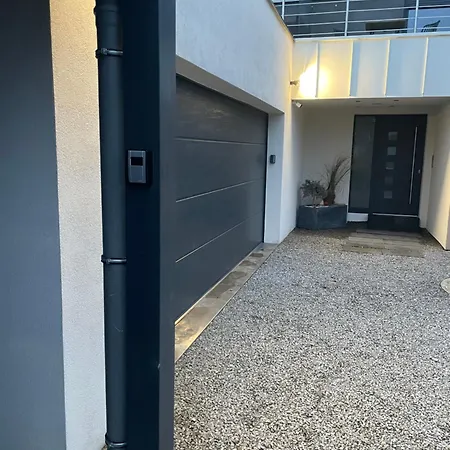 F2 Au Calme Avec Balcon Et Piscine Non Privatise